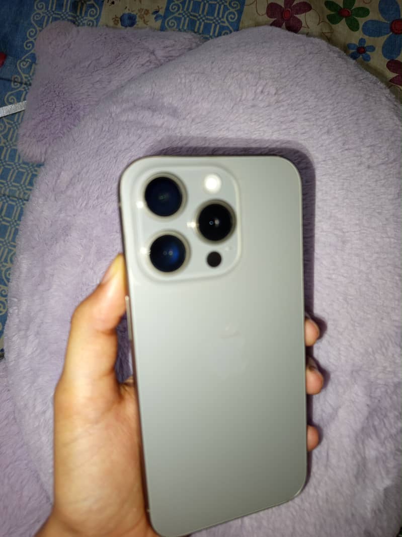 Apple iPhone 15 Pro 2