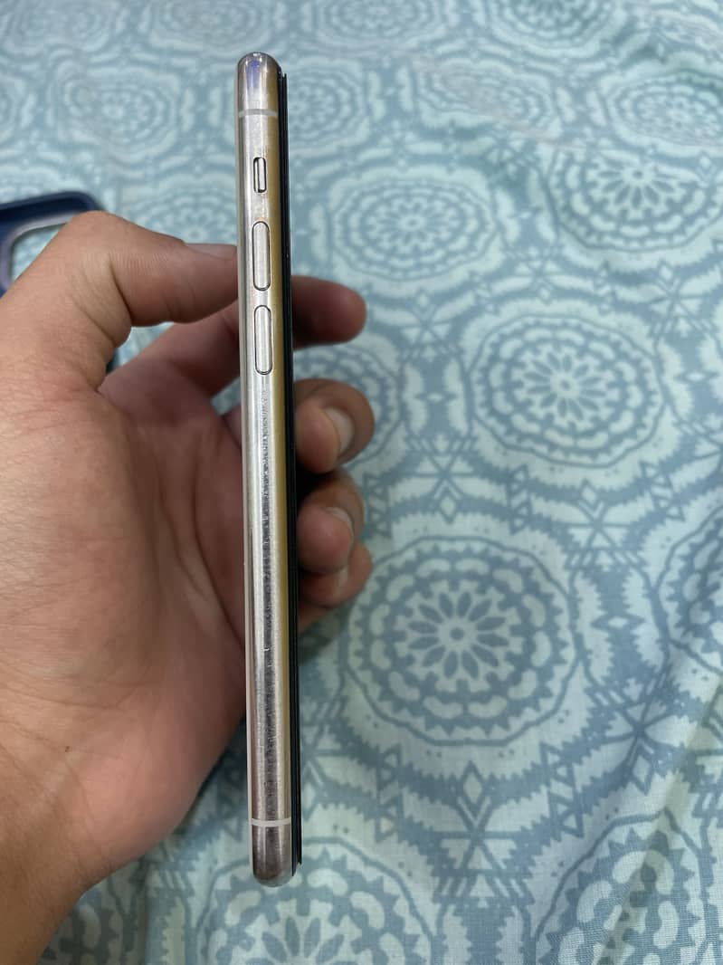 Apple iPhone 11 Pro 1