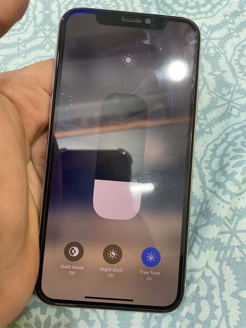 Apple iPhone 11 Pro 4