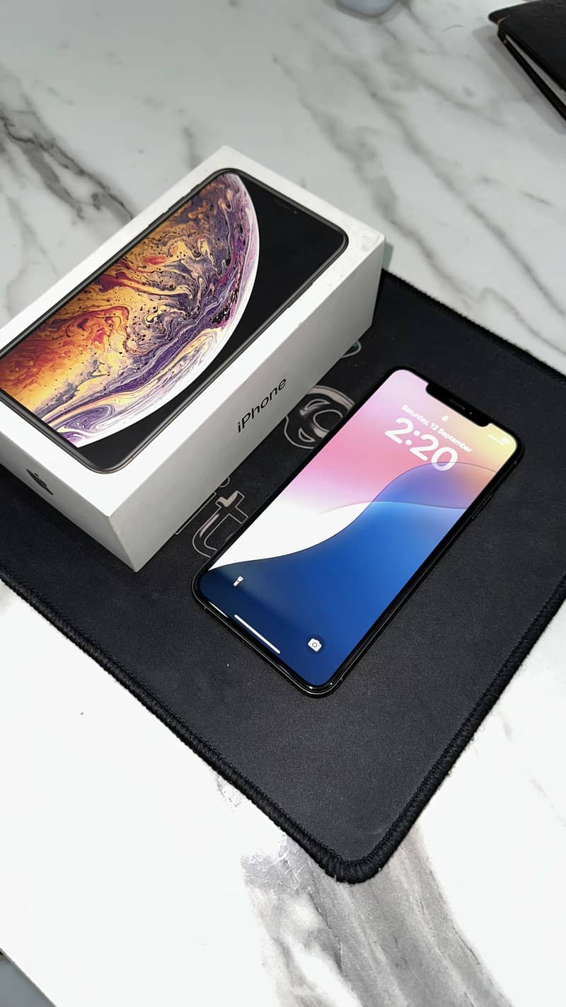 Apple iPhone XS Max 0