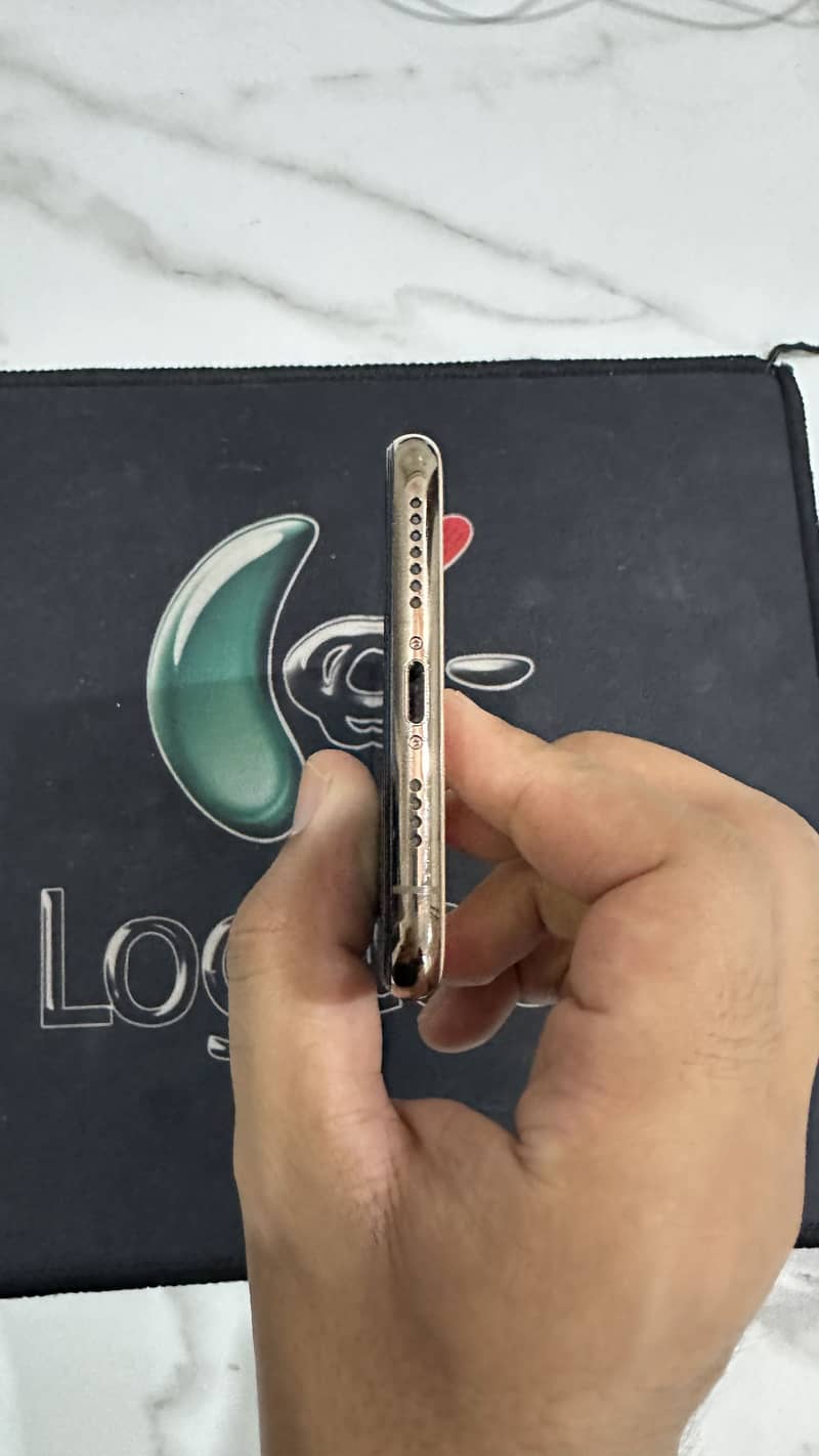 Apple iPhone XS Max 3