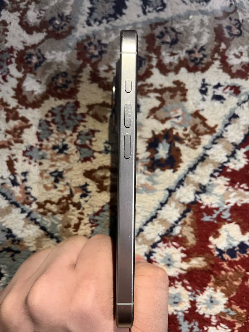 Apple iPhone 15 Pro 2