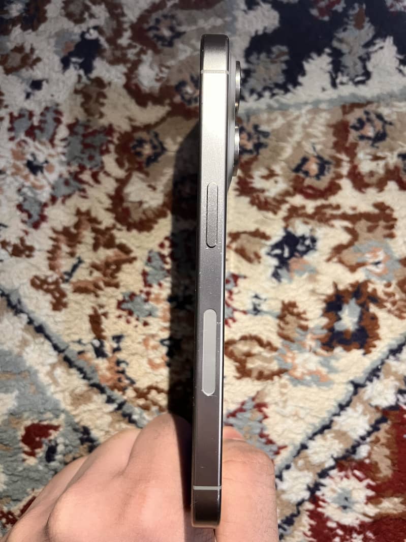 Apple iPhone 15 Pro 4