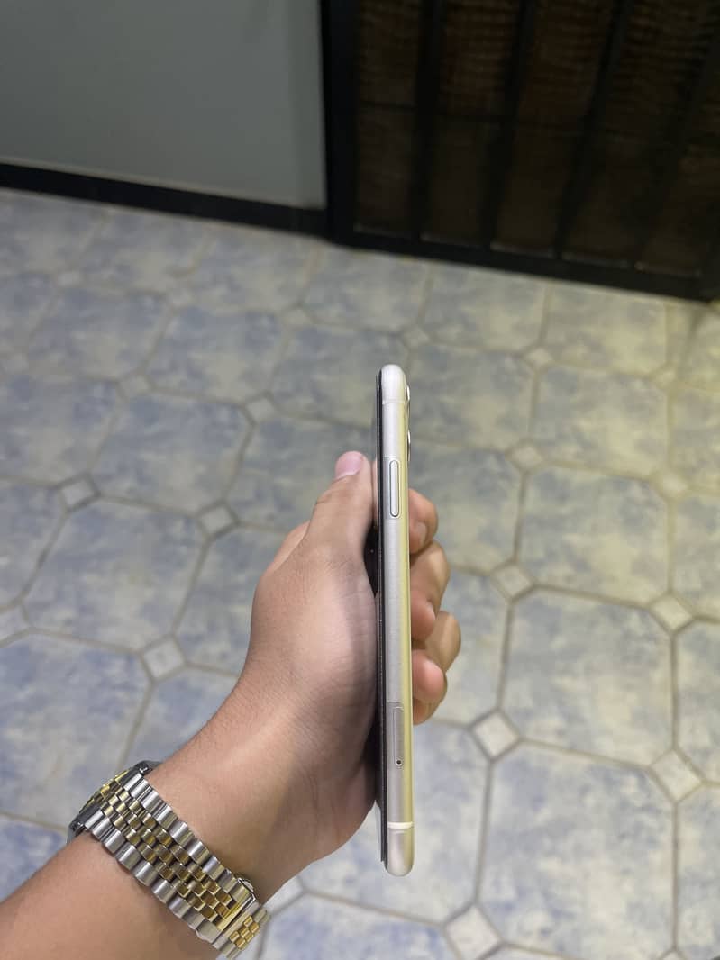 Apple iPhone 11 7