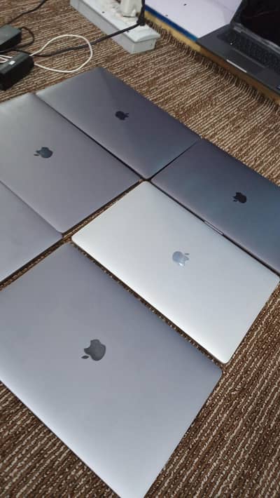 apple laptop