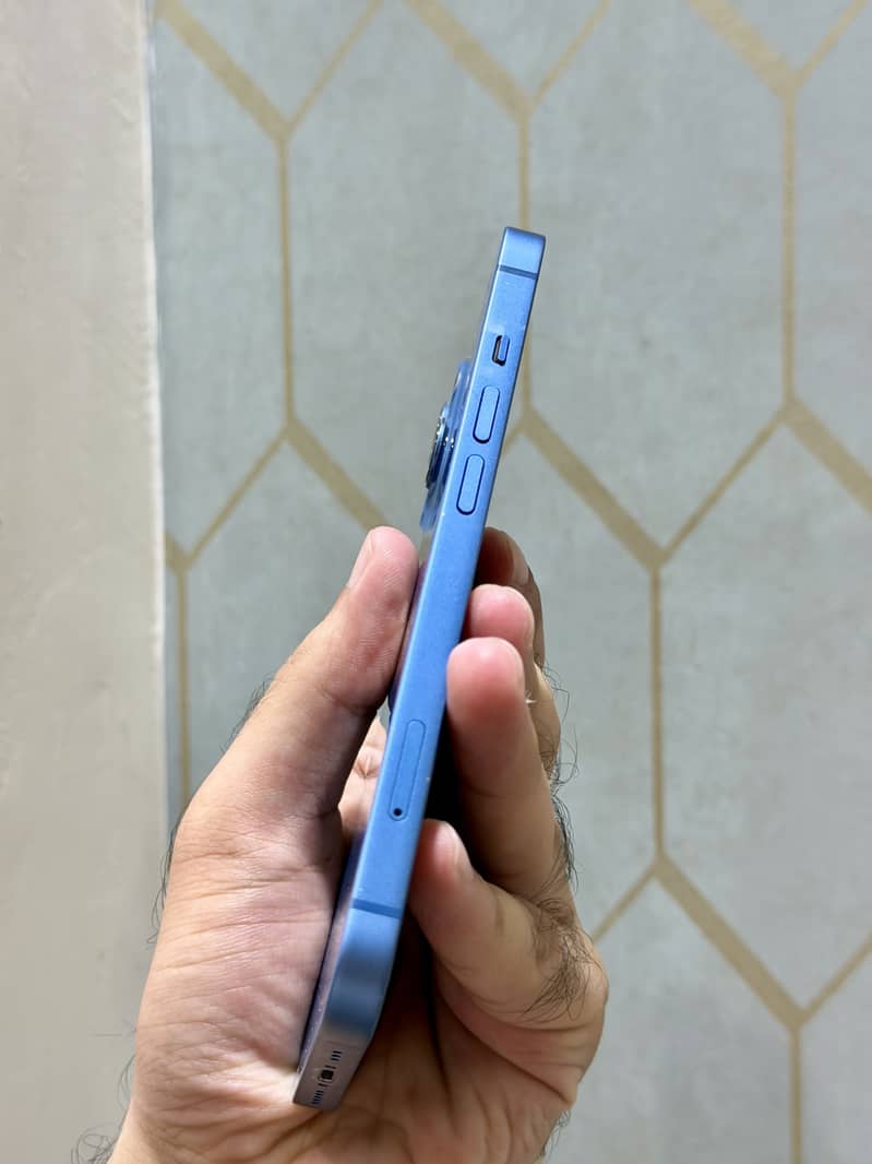 Apple iPhone 13 1