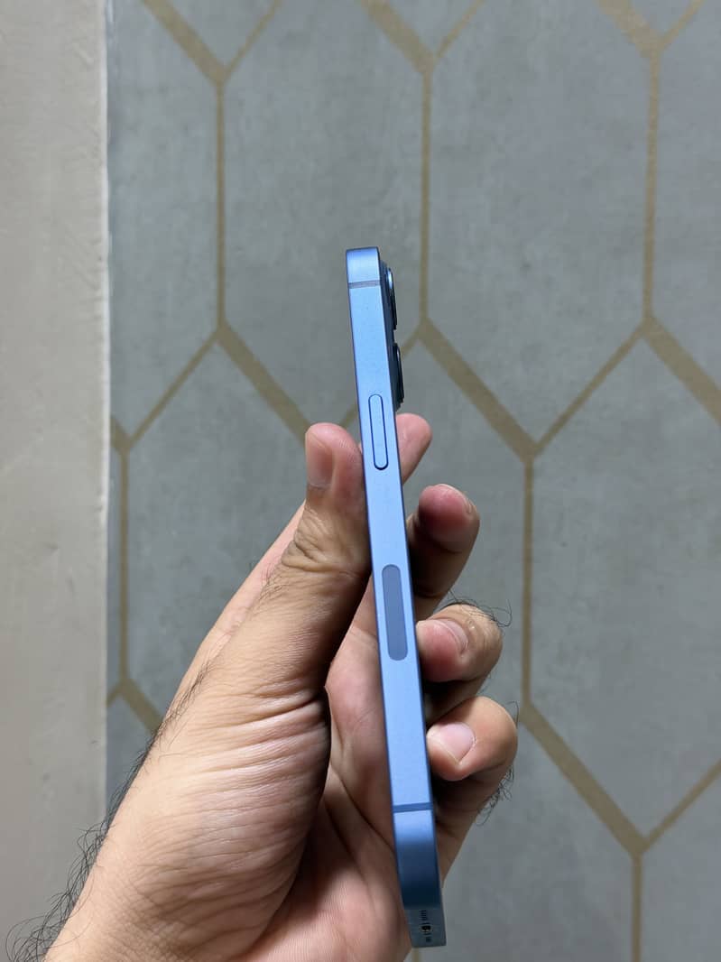 Apple iPhone 13 2