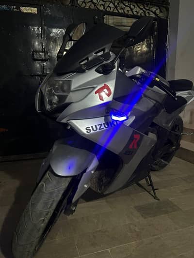 Suzuki GSXr 400 Replica with LS2 helmet and Jacket
