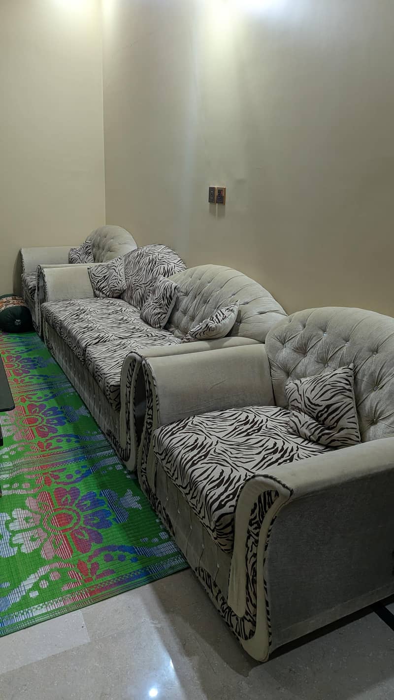 7 seater sofa with table 1