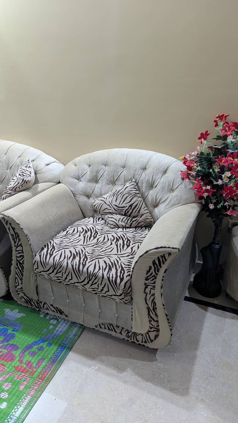 7 seater sofa with table 2