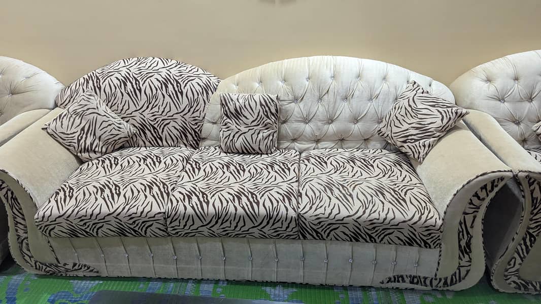 7 seater sofa with table 3