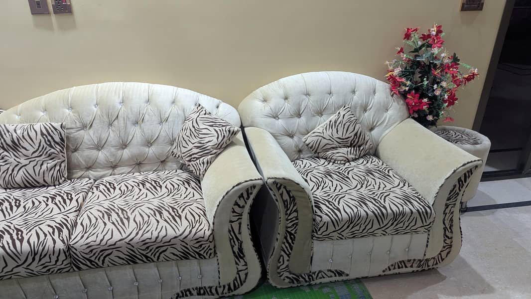 7 seater sofa with table 4
