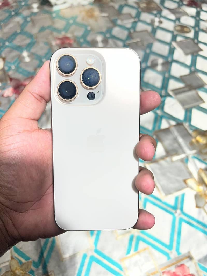 Apple iPhone 16 Pro 1