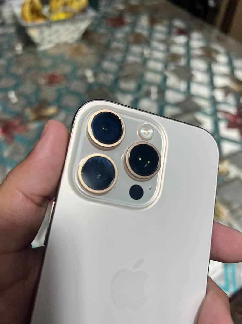 Apple iPhone 16 Pro 2