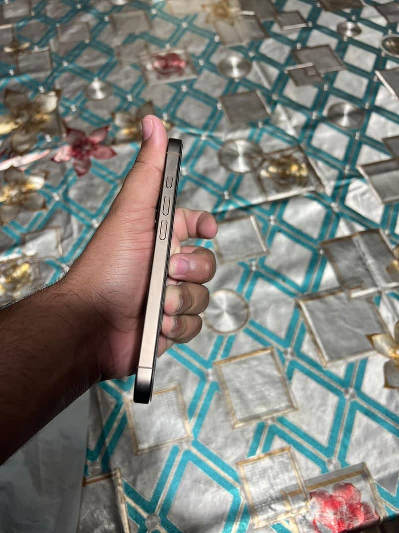 Apple iPhone 16 Pro 6