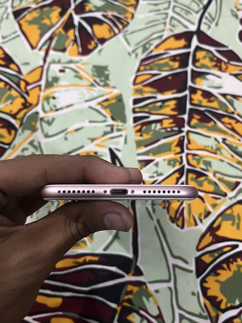 Apple iPhone 7 Plus 4