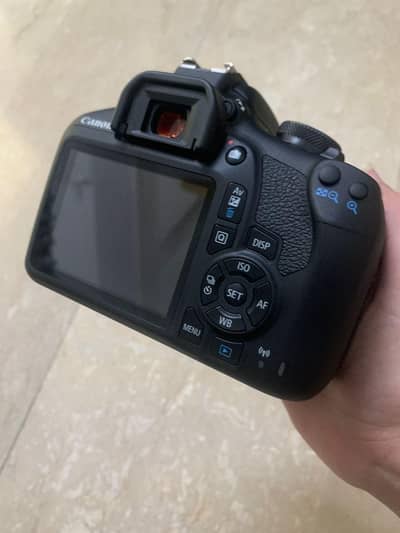 Canon EOS 2000D