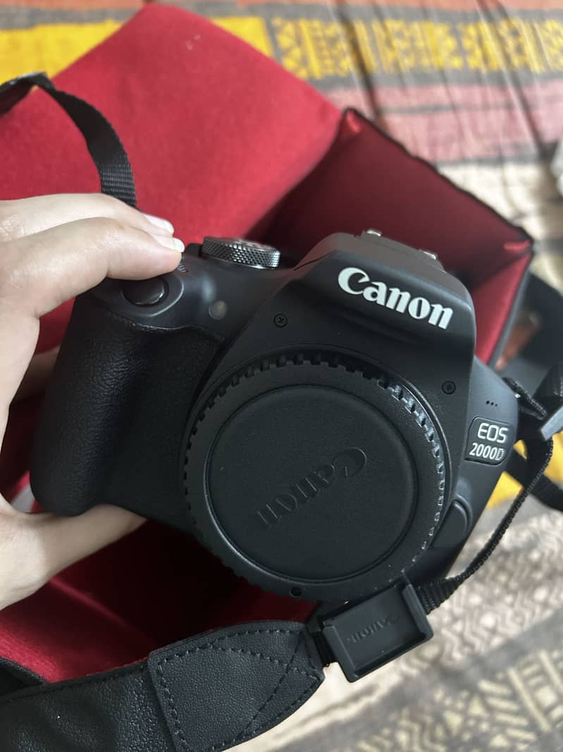 Canon EOS 2000D 2