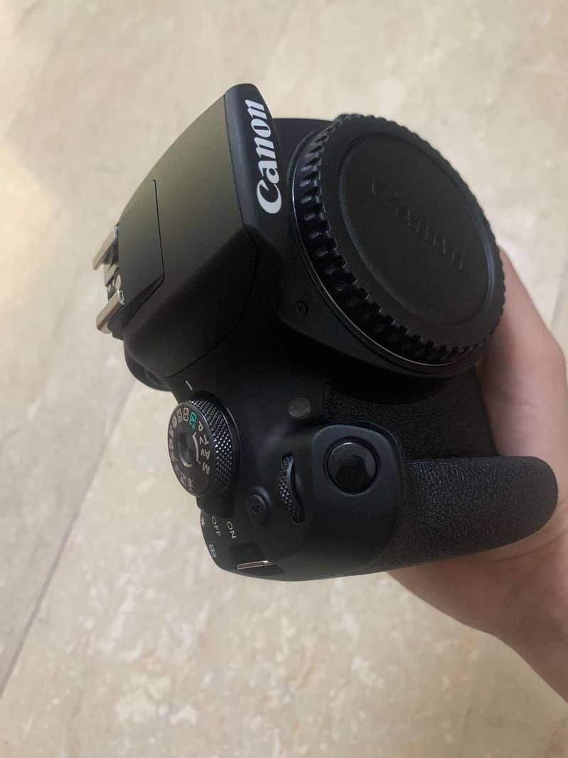 Canon EOS 2000D 7