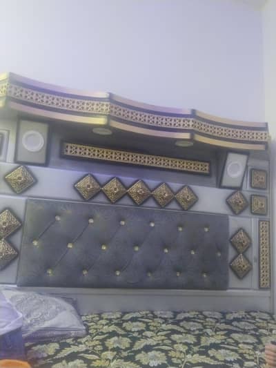 bed with site tables0326