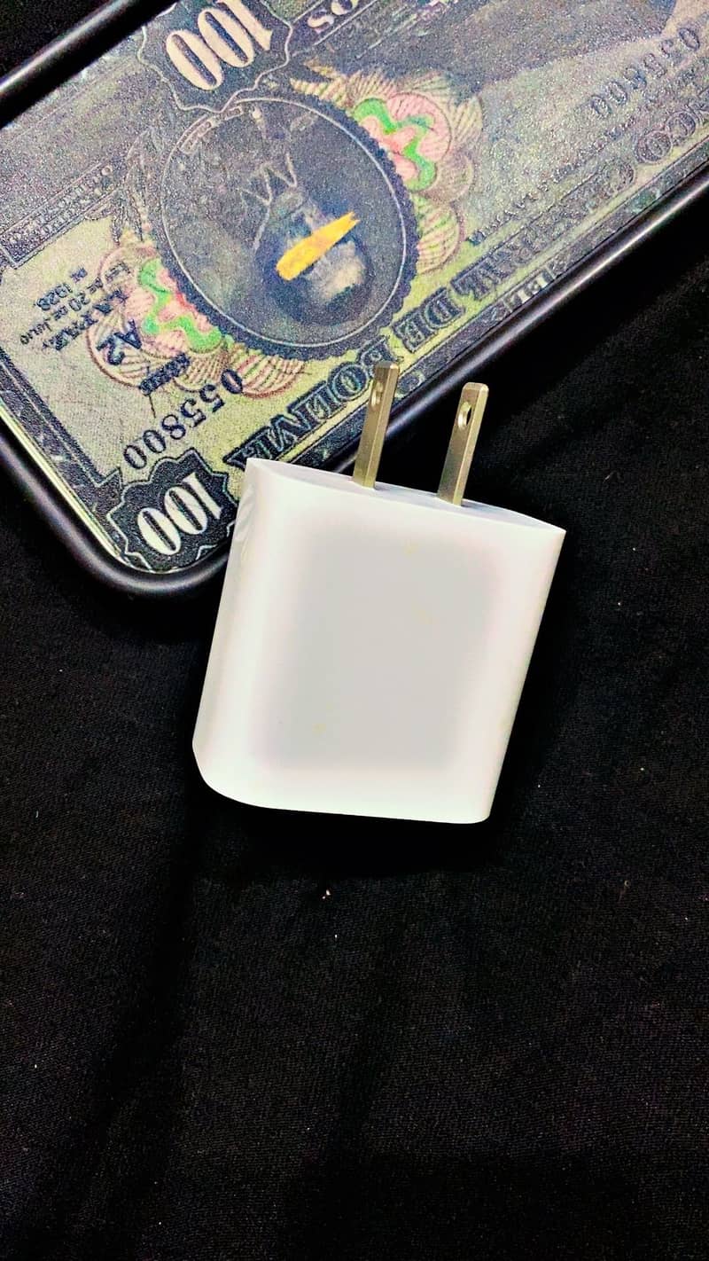 Apple Adapter 0