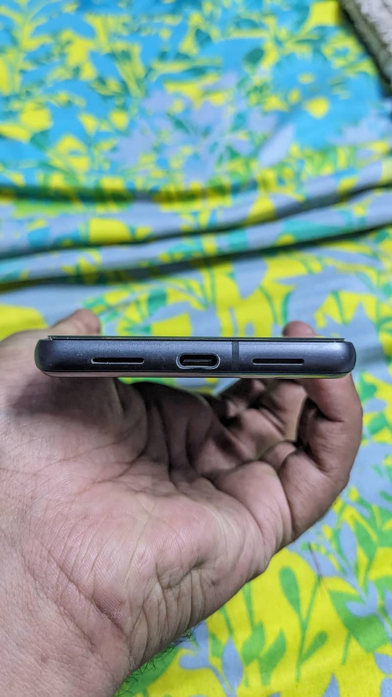 Google Pixel 7 4