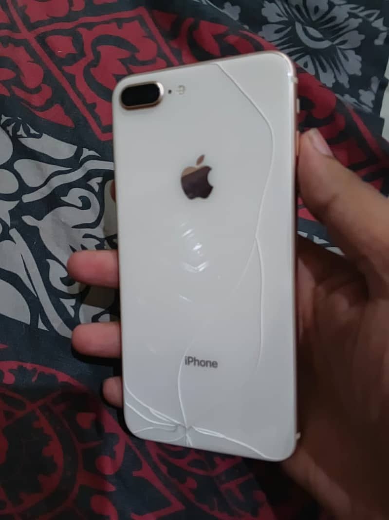 Apple iPhone 8 Plus 1