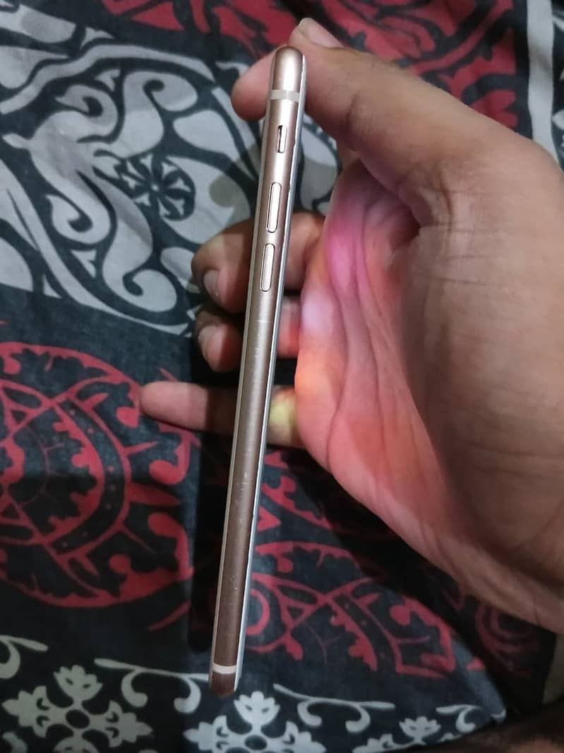 Apple iPhone 8 Plus 3