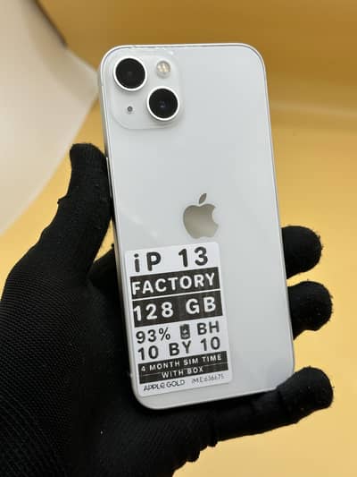 Apple iPhone 13 Factory unlock 4 Months Sim Time 93% Battery with box