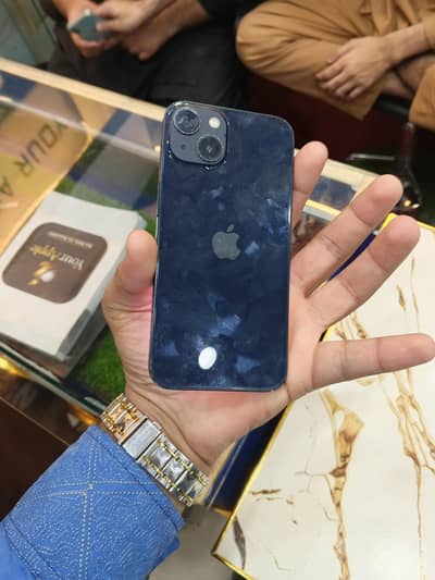 Apple iPhone 13