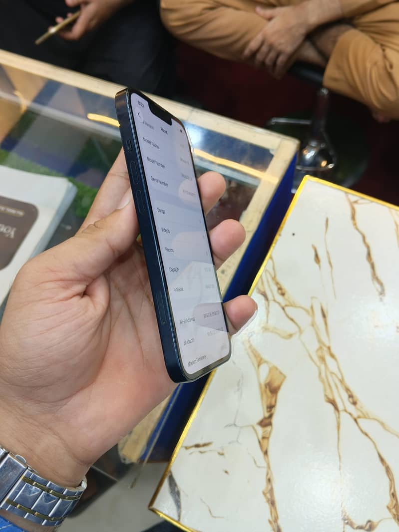 Apple iPhone 13 3