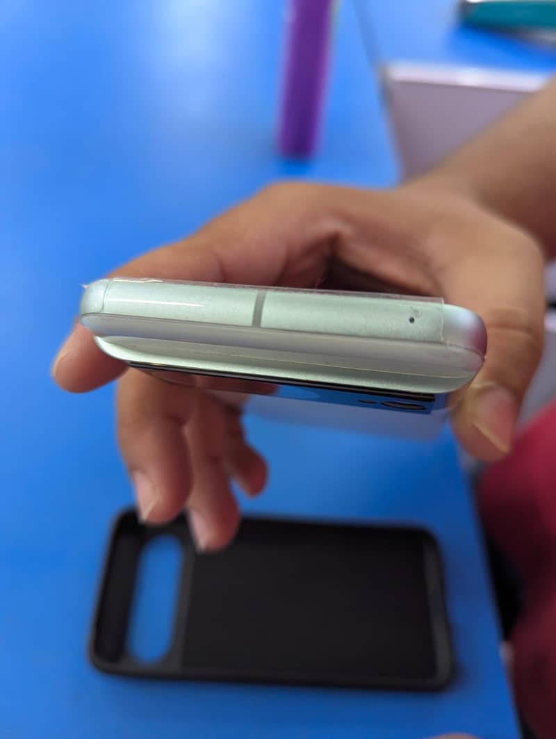 Google Pixel 8 2