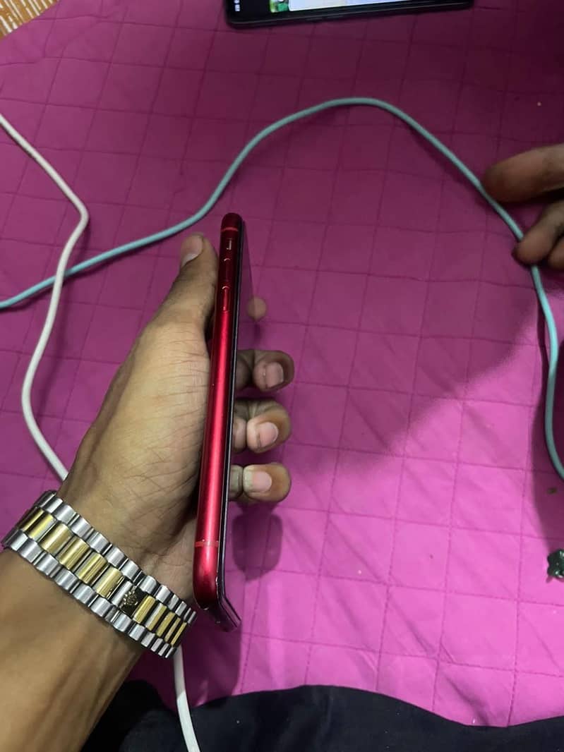 Apple iPhone XR 4