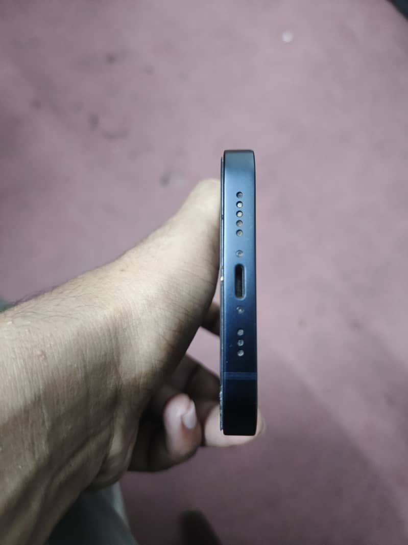 Apple iPhone 13 4