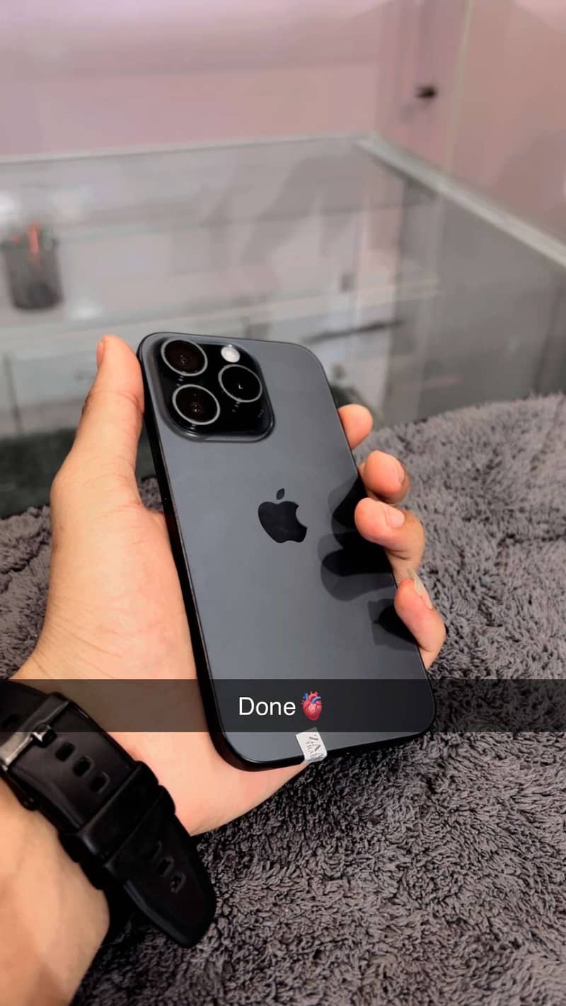 Apple iPhone 15 Pro 0