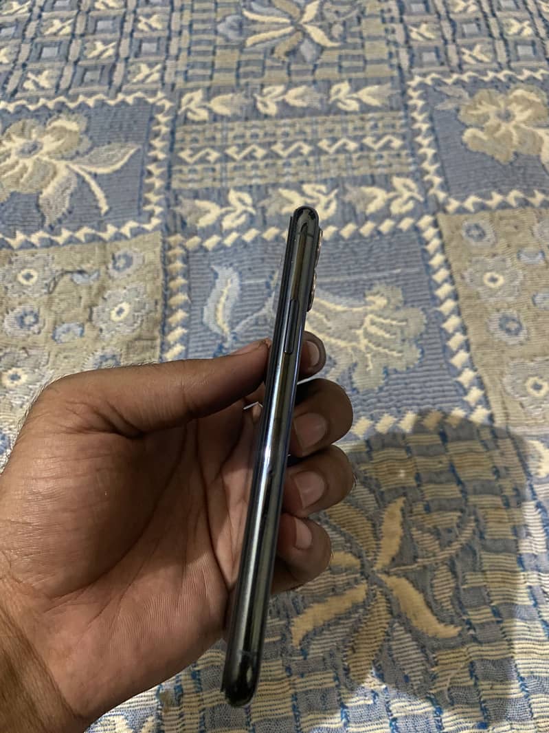Apple iPhone 11 Pro 2