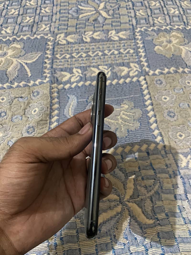 Apple iPhone 11 Pro 3