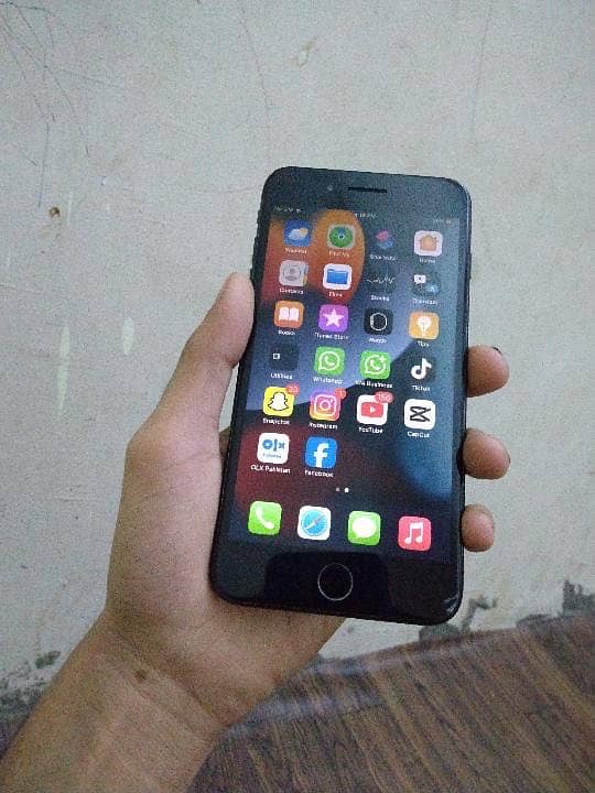 Apple iPhone 7 Plus 1