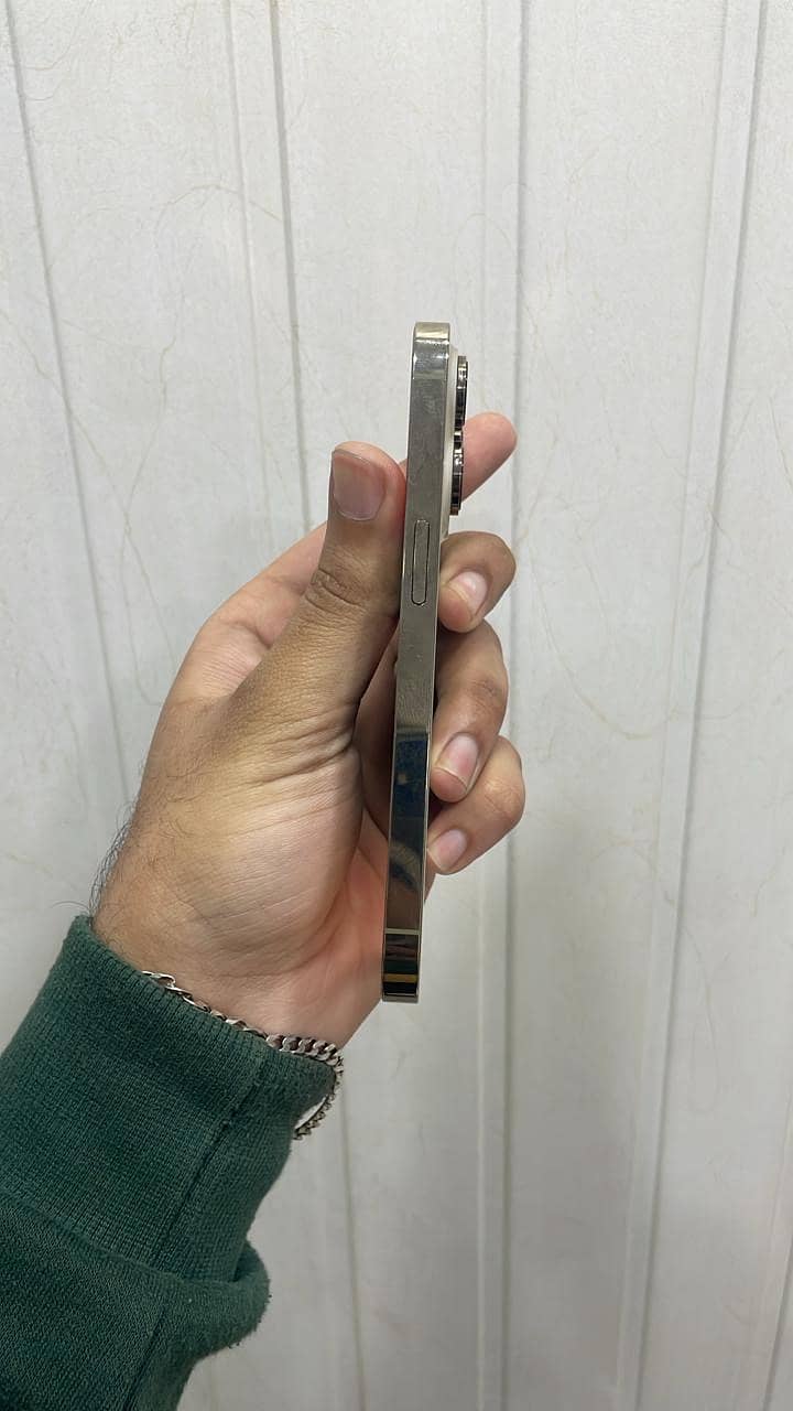 Apple iPhone 14 Pro 4