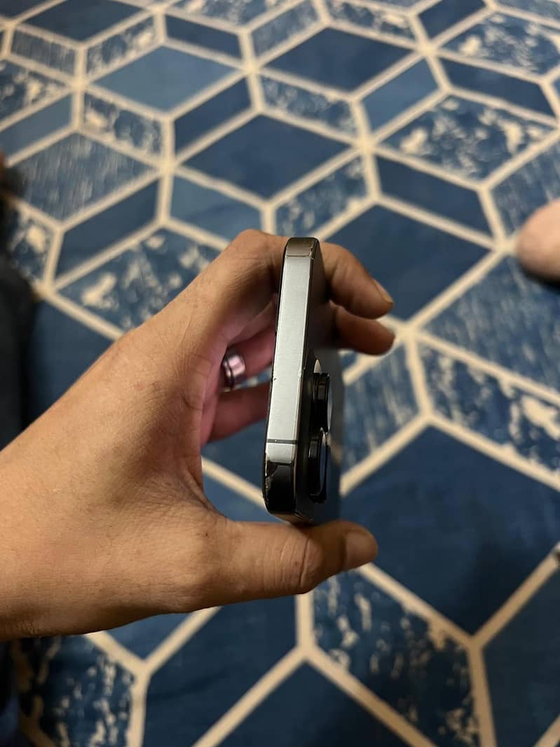 Apple iPhone 13 Pro 2