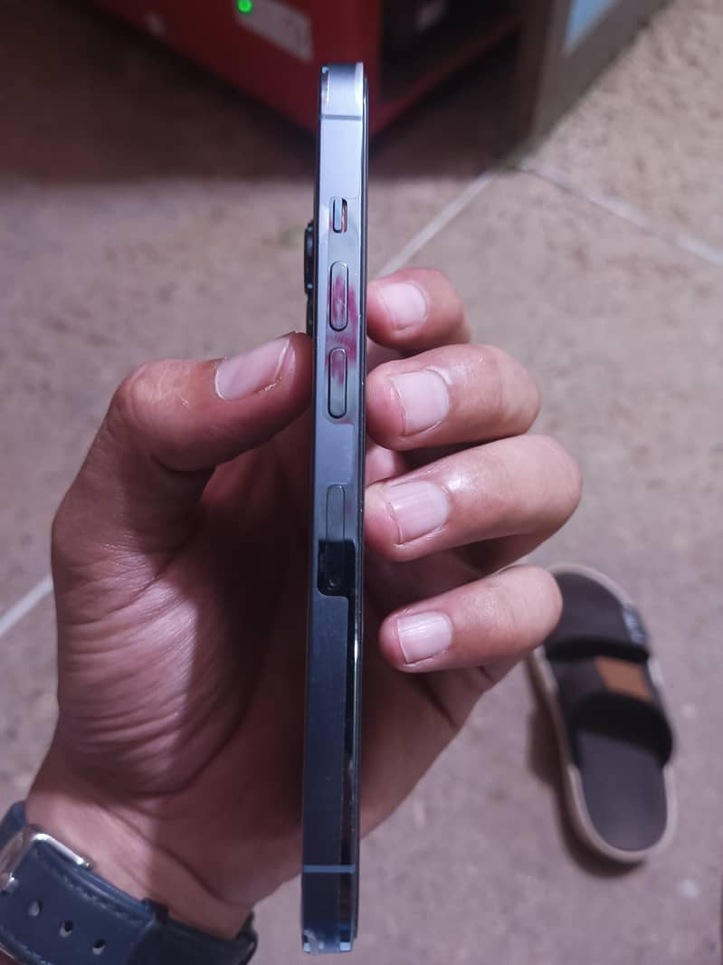 Apple iPhone 13 Pro 1