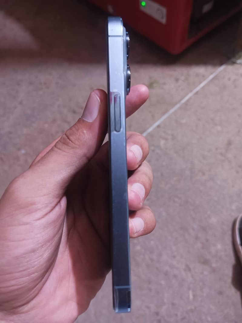 Apple iPhone 13 Pro 2