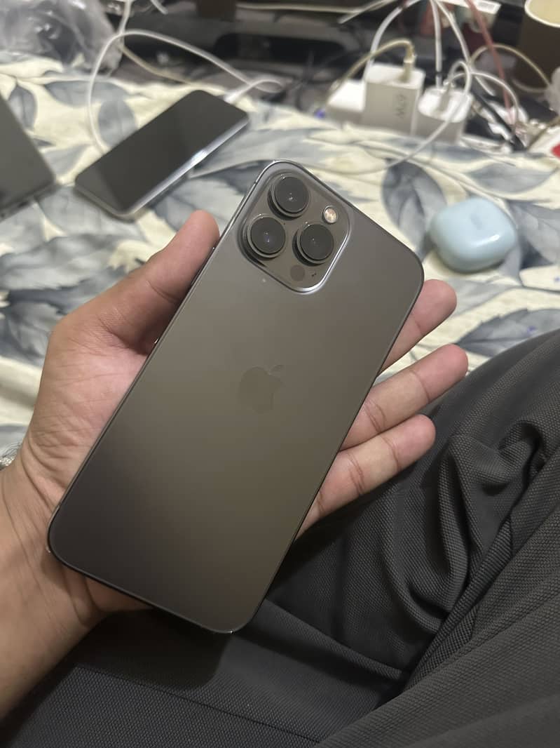 Apple iPhone 13 Pro Max 2