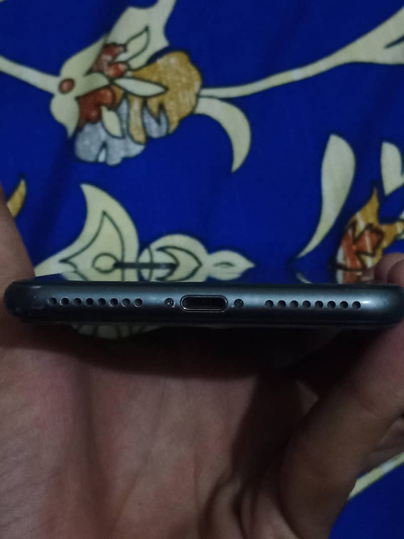 Apple iPhone 8 Plus 1
