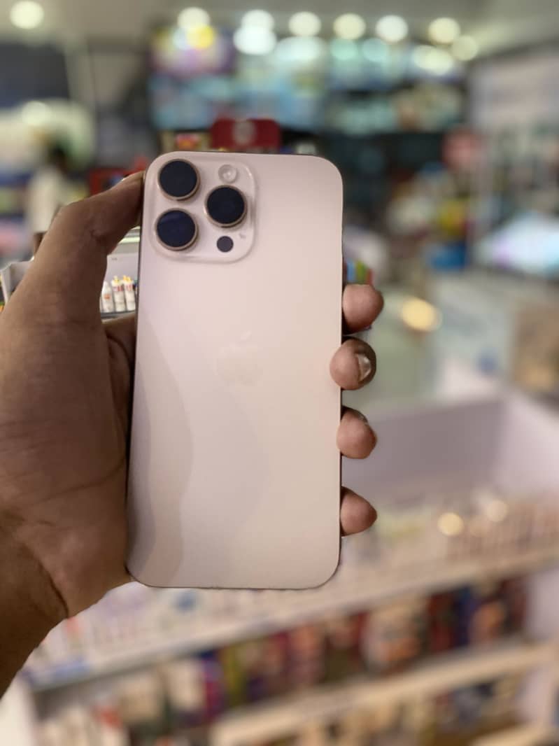 Apple iPhone 16 Pro Max 3
