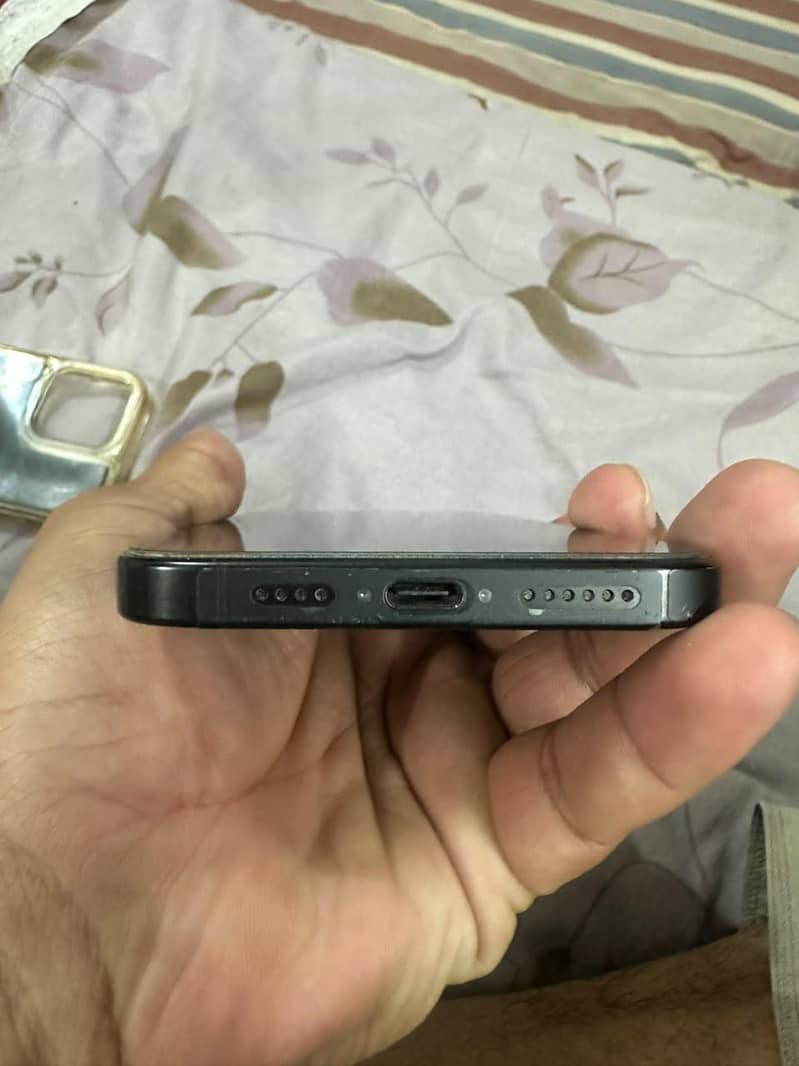 Apple iPhone 16 Pro Max 2