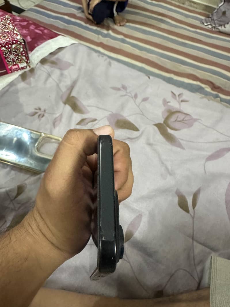 Apple iPhone 16 Pro Max 5