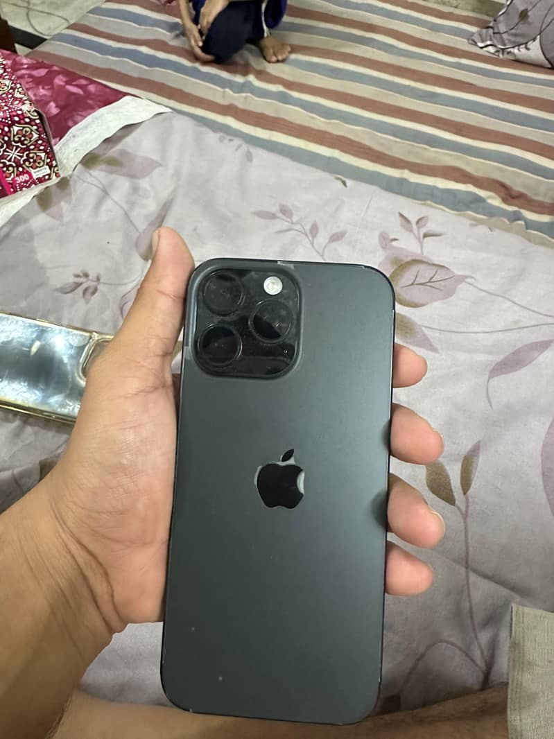 Apple iPhone 16 Pro Max 6