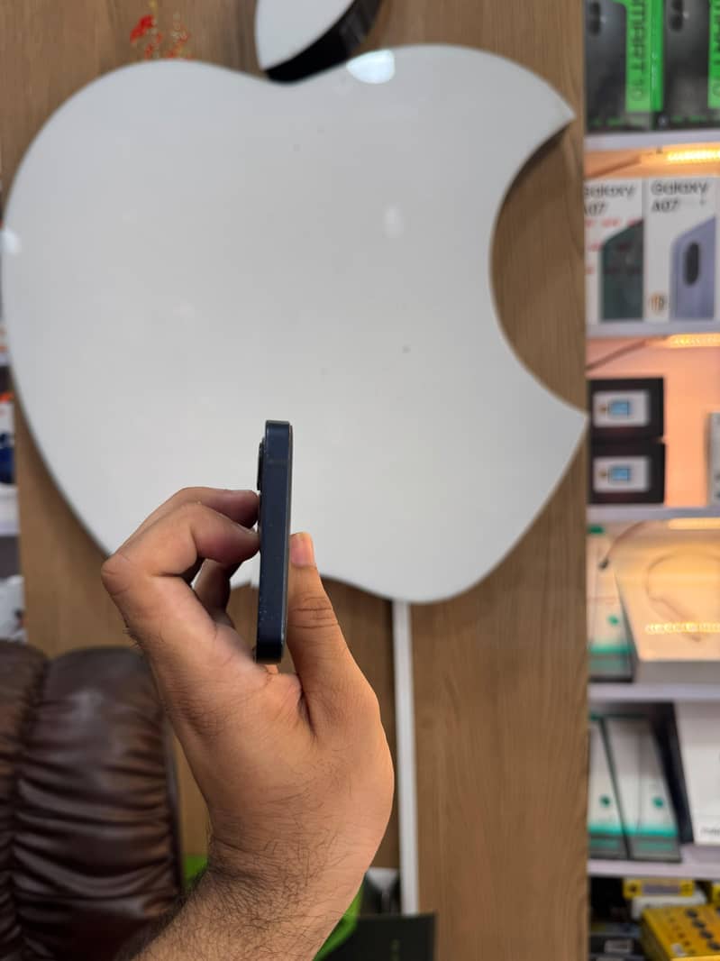 Apple iPhone 12 3