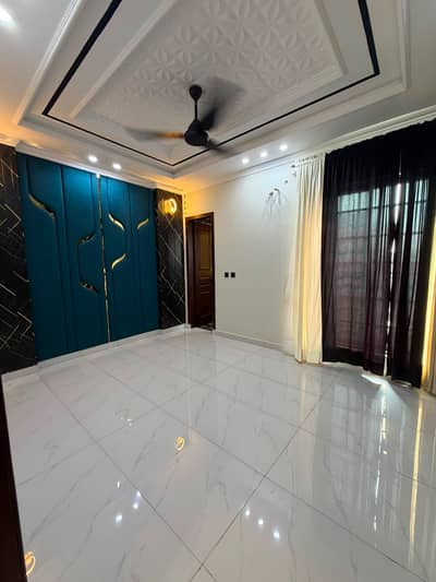 Prime Location Upper Portion Of 5 Marla Is Available For rent Park View City Lahore
